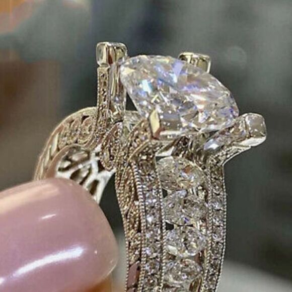 Beautiful  CZ Diamond Ring - Picture 1 of 2